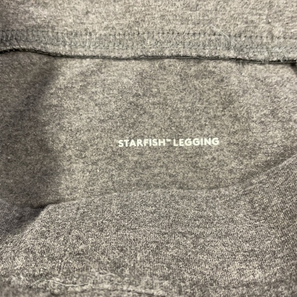 Lands’ End Small Petite Gray Starfish Capri Riding Leggings - Picture 5 of 9